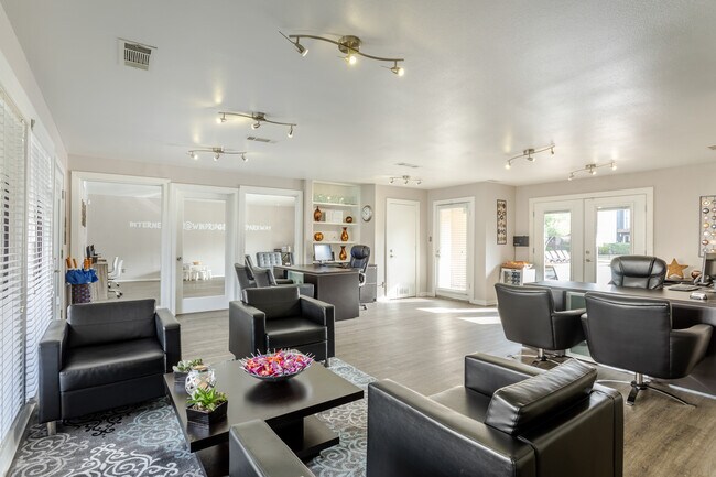 Windridge On The Parkway in Dallas, TX - Foto de edificio - Interior Photo