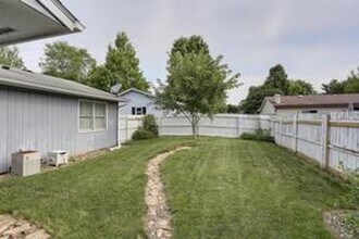 1712 Stratford Dr in Champaign, IL - Building Photo - Building Photo