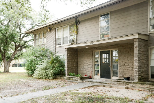 San Jacinto Garden Apartments in Houston, TX - Foto de edificio - Building Photo