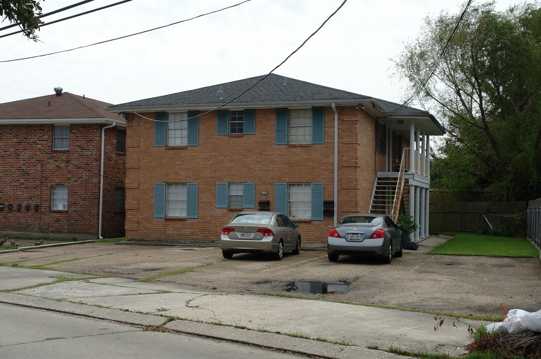 4704 Belle Dr in Metairie, LA - Foto de edificio