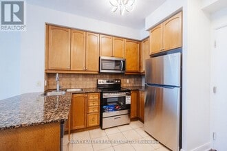 80 Absolute Ave in Mississauga, ON - Building Photo - Building Photo