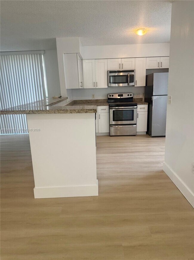 12142 St.Andrews Pl in Miramar, FL - Building Photo - Building Photo