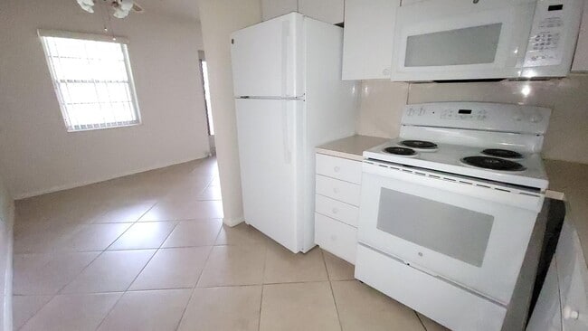 165 Canterbury G in West Palm Beach, FL - Foto de edificio - Building Photo