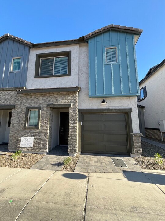 2837 W Eagle Talon Trail in Phoenix, AZ - Building Photo