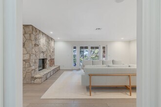 17035 Oak View Dr in Encino, CA - Building Photo - Building Photo