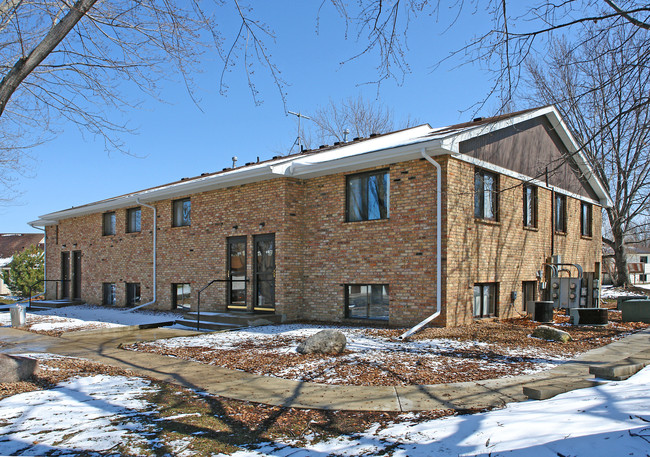 1800-1814 Coolidge Ct in Northfield, MN - Foto de edificio - Building Photo