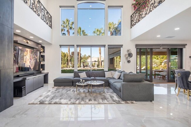 1372 Peninsula Point Ave