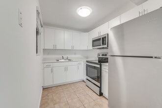 Riverside at South Daytona in Daytona Beach, FL - Building Photo - Building Photo