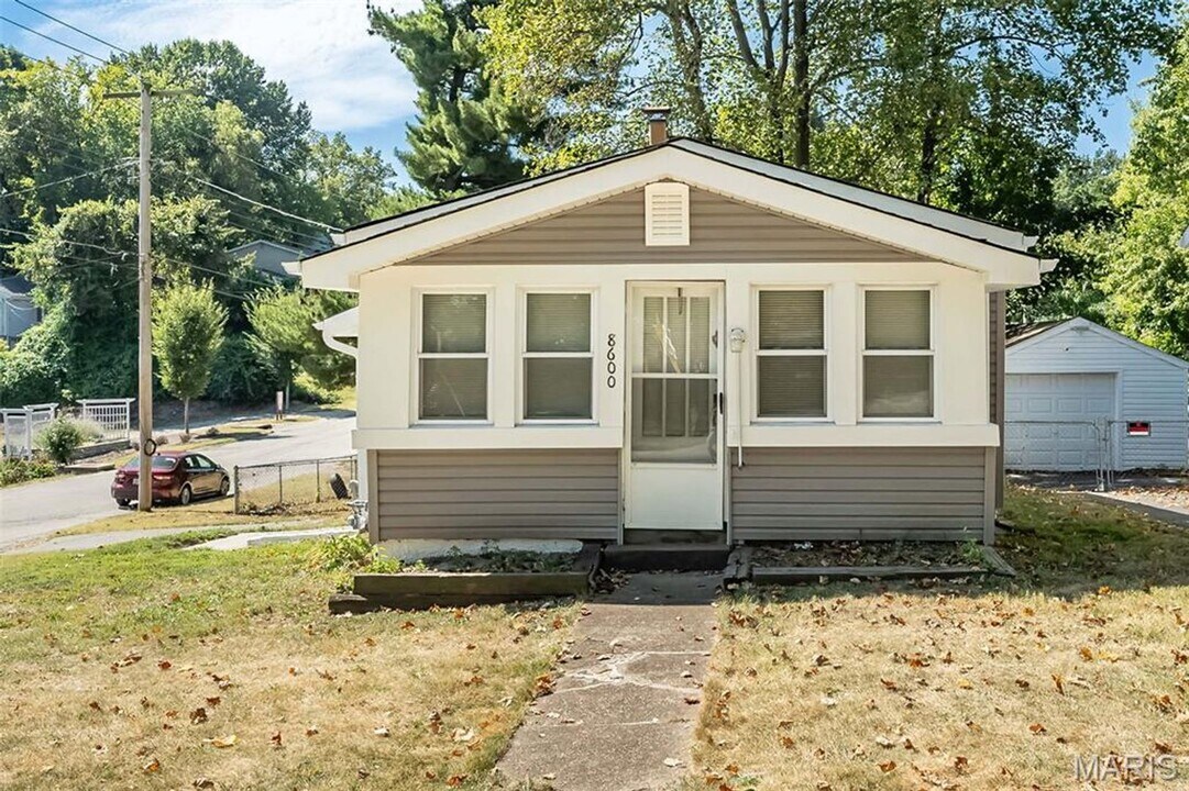 8600 Betty Lee Ave in St. Louis, MO - Building Photo