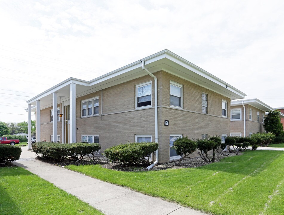 61 E Blecke Ave in Addison, IL - Foto de edificio