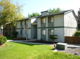 Park Villlage Apartments I & II in Selah, WA - Building Photo