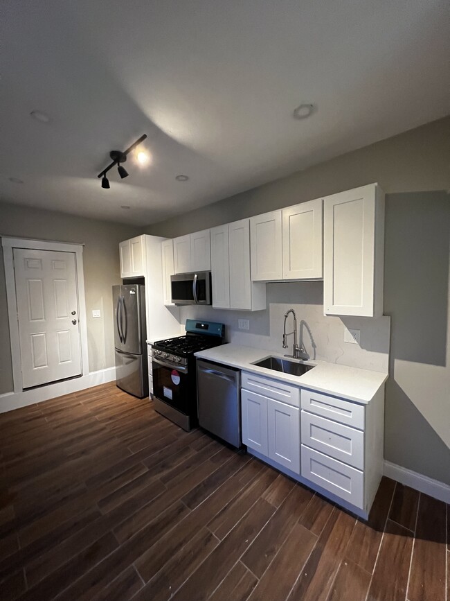 497 Warren St, Unit 2 in Boston, MA - Building Photo - Building Photo
