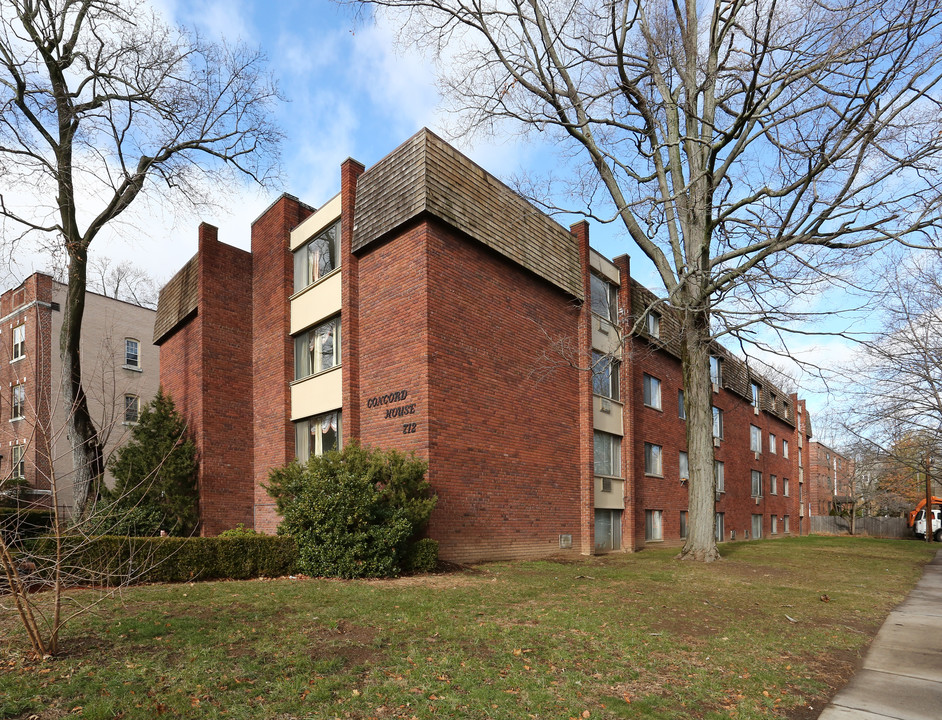 Concord House in West Hartford, CT - Building Photo