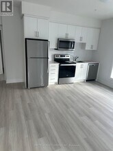 1100 Lackner Pl in Kitchener, ON - Building Photo - Building Photo