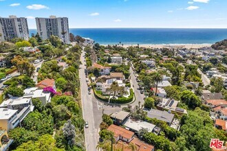 266 Mabery Rd in Santa Monica, CA - Building Photo - Building Photo