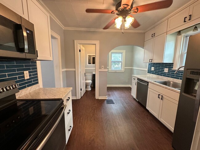 2132 Kalamazoo Ave SE in Grand Rapids, MI - Building Photo - Building Photo
