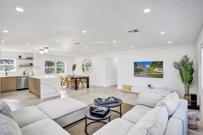 1610 Polk St in Hollywood, FL - Building Photo - Building Photo