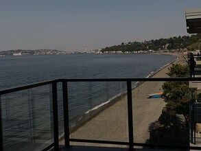 3055 Alki Ave SW in Seattle, WA - Building Photo - Building Photo