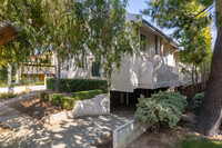 Mentor Townhomes in Pasadena, CA - Foto de edificio - Building Photo