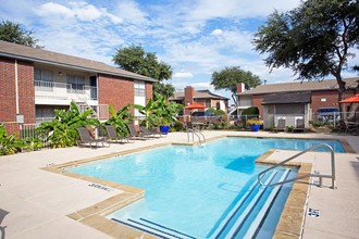 Crestbrook Apartments in Burleson, TX - Building Photo - Building Photo