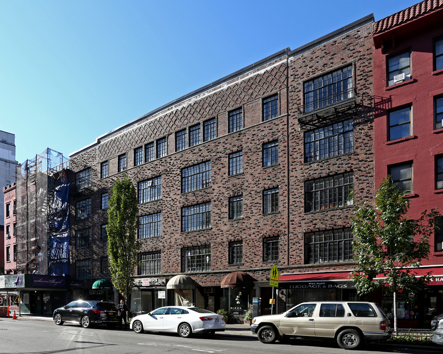 47-49 Greenwich Ave in New York, NY - Building Photo