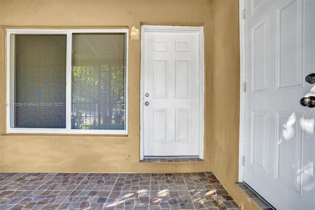 10430 NW 5th Ave-Unit -10430 in Miami, FL - Building Photo - Building Photo