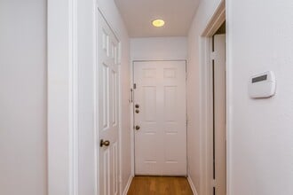 7930 Roanoke Run in San Antonio, TX - Building Photo - Building Photo