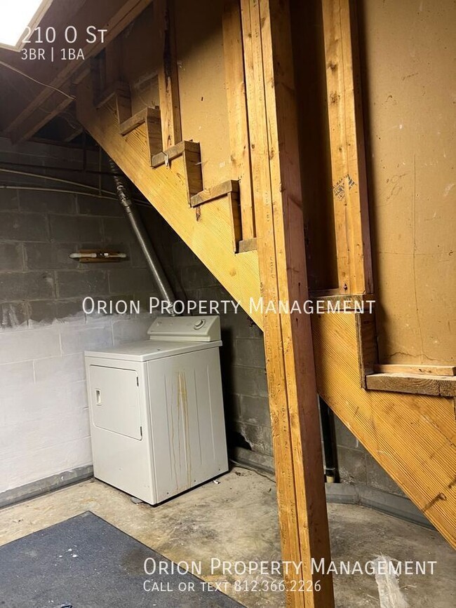 210 O St in Bedford, IN - Foto de edificio - Building Photo