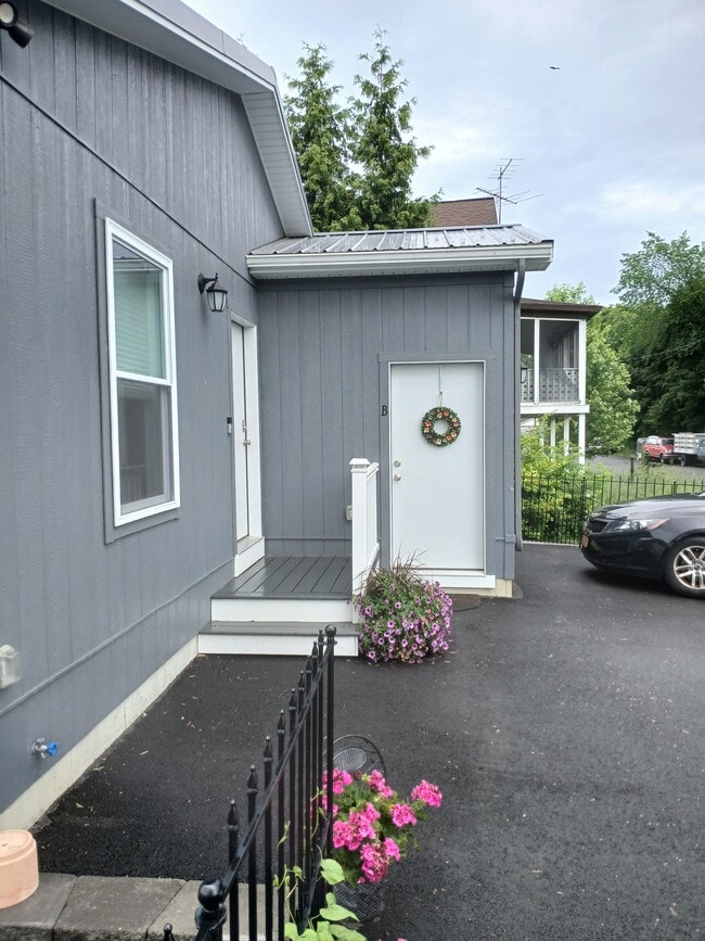 94 N Pearl St, Unit 94a in Mechanicville, NY - Building Photo - Building Photo