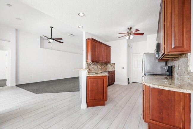 1976 Fruitridge St in Brandon, FL - Building Photo - Building Photo
