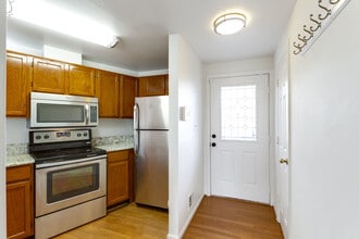 5837 Norham Dr in Alexandria, VA - Building Photo - Building Photo