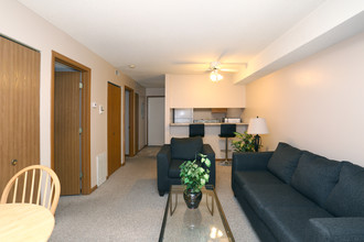 Smith Apartments @ 1004 South Locust in Champaign, IL - Building Photo - Interior Photo