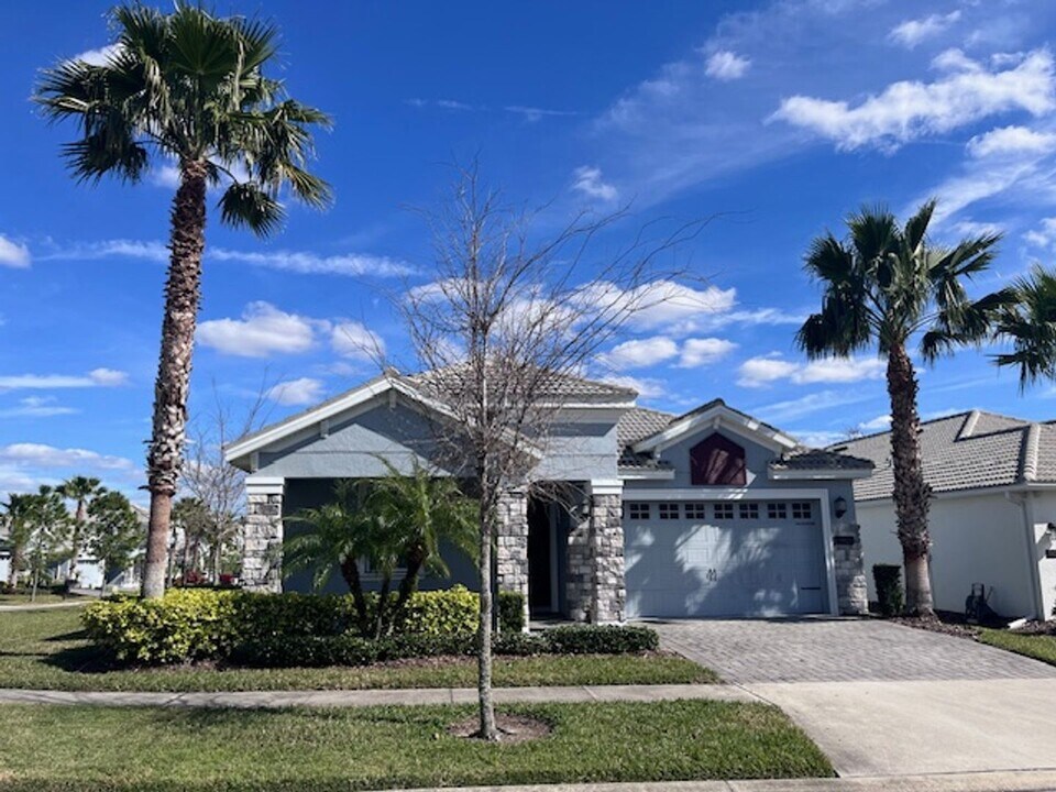 1401 Clubman Dr in Davenport, FL - Building Photo