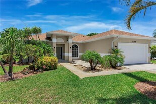 2389 Piccadilly Circus in Naples, FL - Building Photo