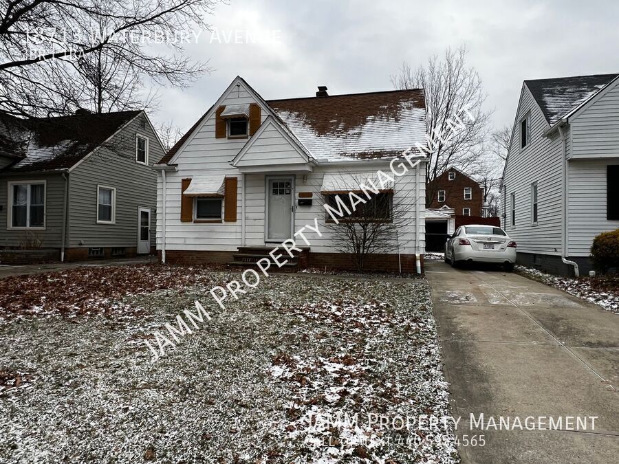 18713 Waterbury Ave in Maple Heights, OH - Building Photo