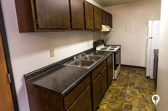 Parkview Apartments and Townhomes in Madison, SD - Building Photo - Building Photo