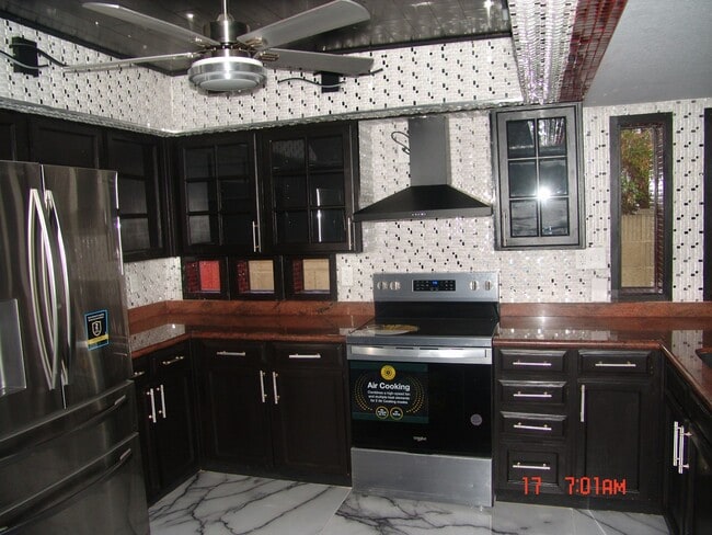 property at 931 E Morningstar Ln