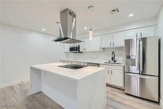 4330 Sandy River Dr in Las Vegas, NV - Building Photo - Building Photo