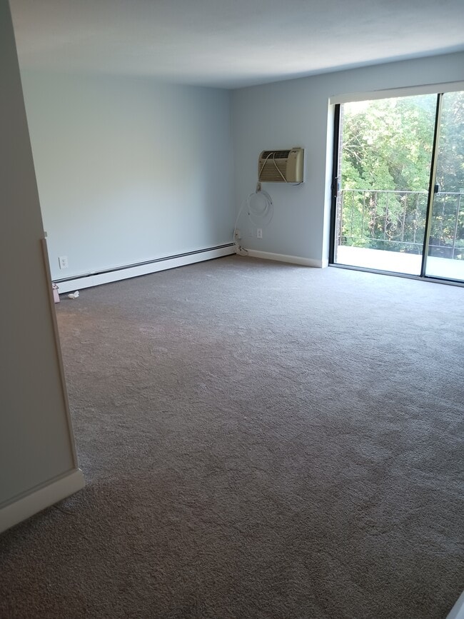 27 North St, Unit 3B in Stoneham, MA - Foto de edificio - Building Photo