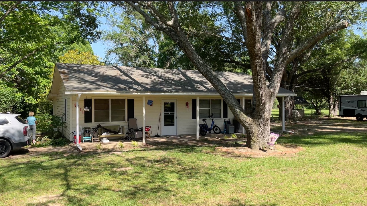 5111 Sunbird Dr in Chandler, TX - Building Photo