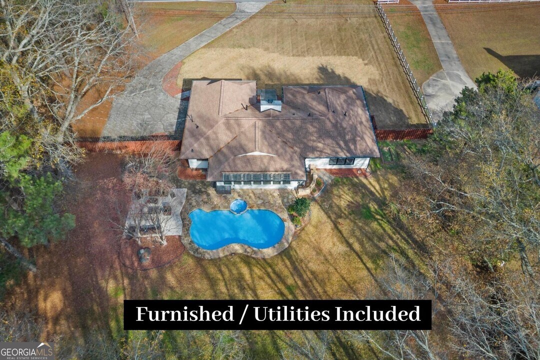 558 Kenwood Rd in Fayetteville, GA - Building Photo