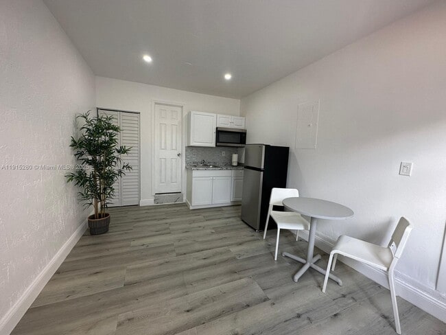 12683 NW 10th St in Miami, FL - Building Photo - Building Photo