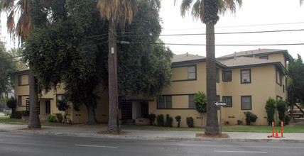 The Riverside Town House in Riverside, CA - Building Photo - Building Photo