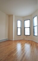 611 W Briar in Chicago, IL - Building Photo - Building Photo