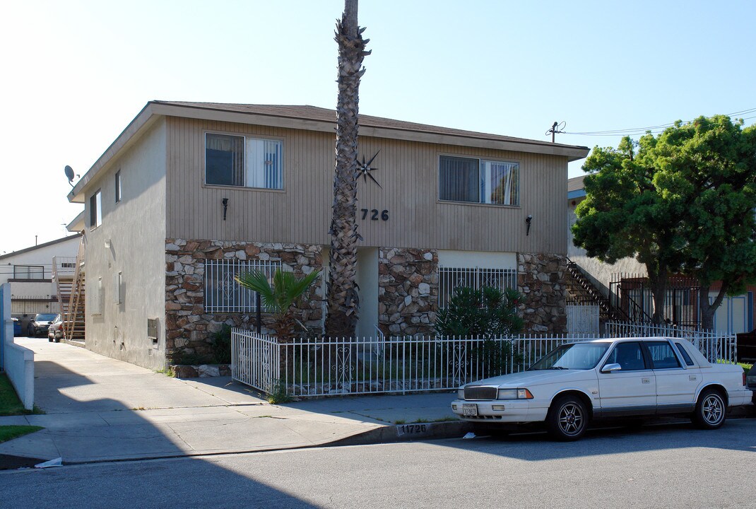 11726 Oxford Ave in Hawthorne, CA - Building Photo