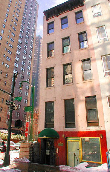 216 E 39th St in New York, NY - Building Photo