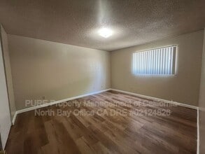308 Cooper Ln in Ukiah, CA - Foto de edificio - Building Photo