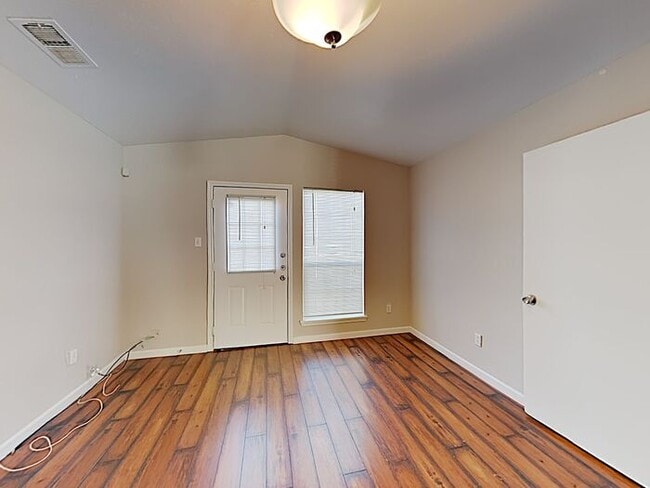 9951 Cedar Mountain Cir in Dallas, TX - Building Photo - Building Photo