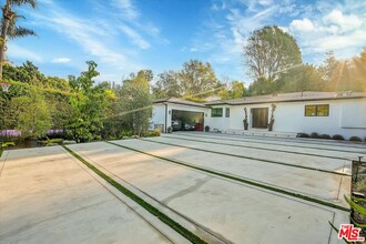 11364 W Sunset Blvd in Los Angeles, CA - Building Photo - Building Photo