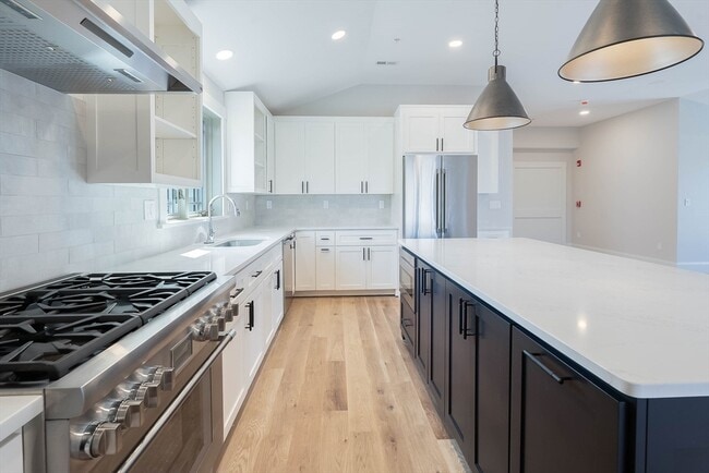 2 Punchard Ave in Andover, MA - Building Photo - Building Photo